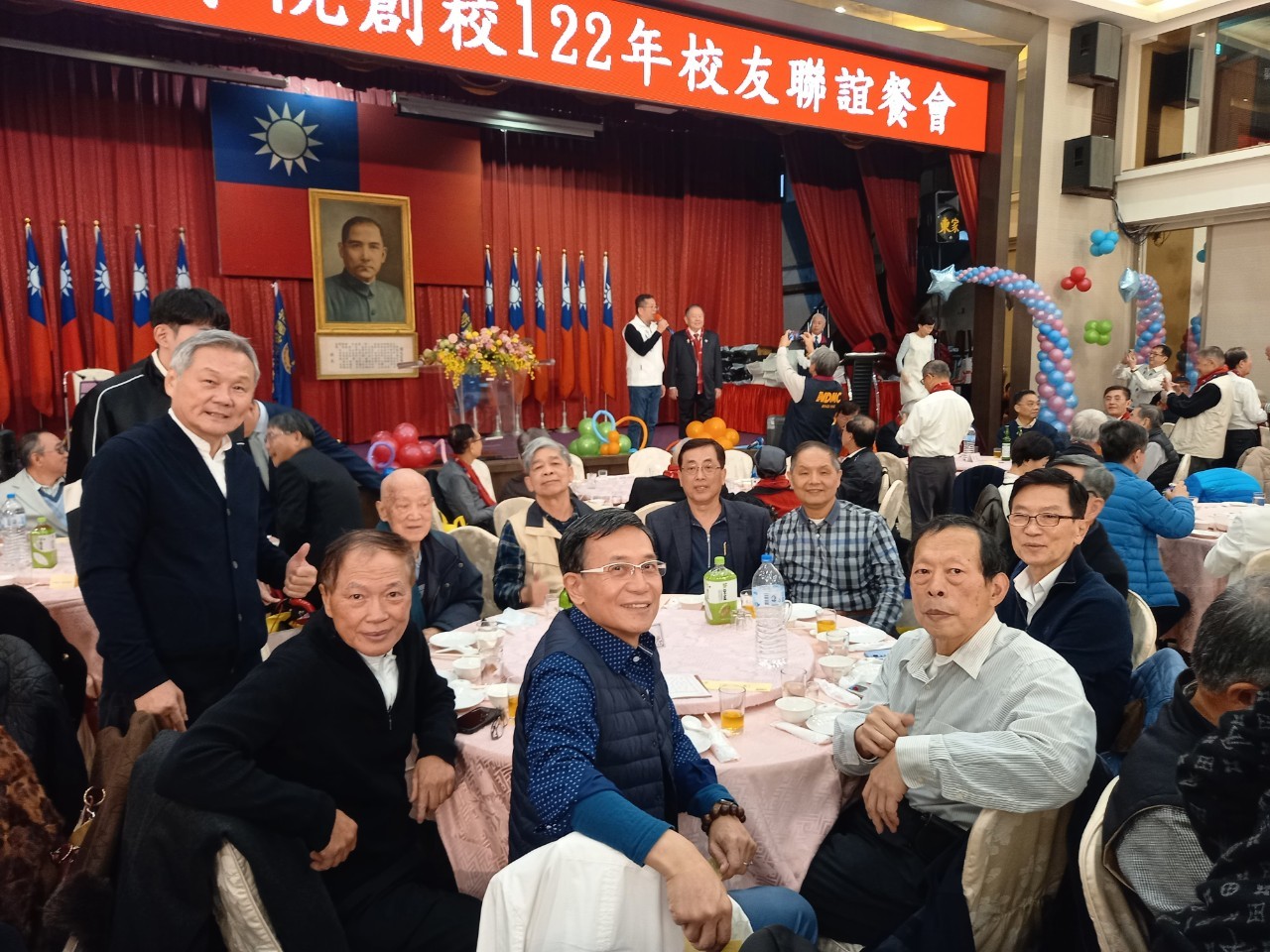 駱院長 出席 國防醫學院校友會餐會 同學合影見證-20231217 駱院長 出席 國防醫學院校友會餐會 同學合影見證-20231217