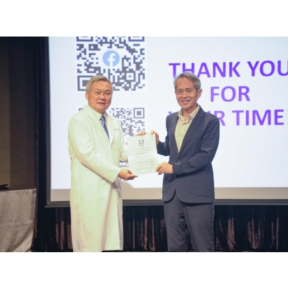 駱院長頒發感謝狀予曾教授.jpg